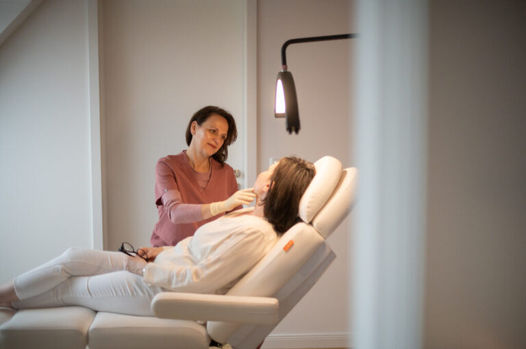 Praxisfoto einer ärztlichen Untersuchung in einer Privatpraxis für Gefäßmedizin